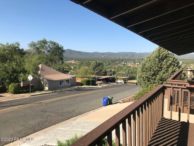 Foto del edificio - 406 E Carleton St