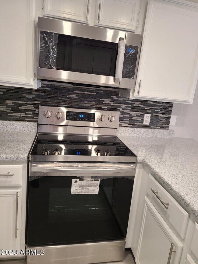 Building Photo - 909 S Siesta Ln