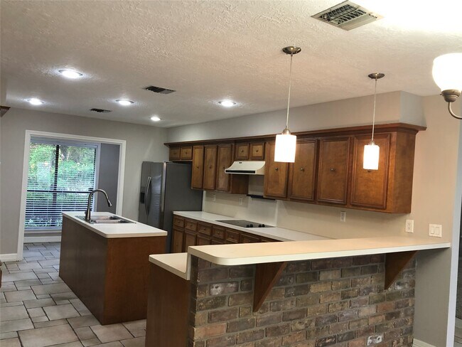 Foto del edificio - 3414 Wooddale Ln