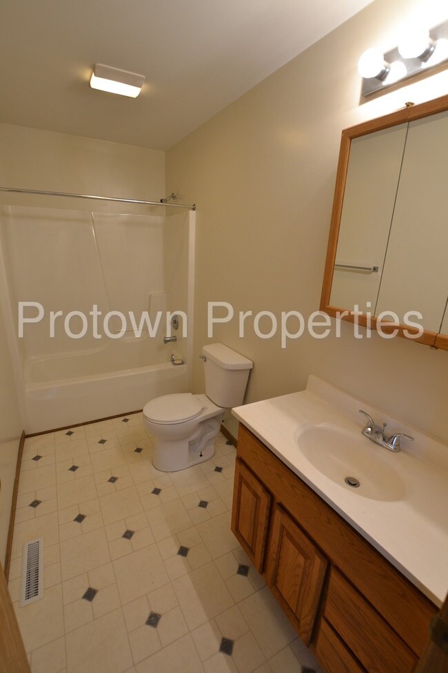 Building Photo - Amazing 3 Bedroom 2 Bathroom House in Godley