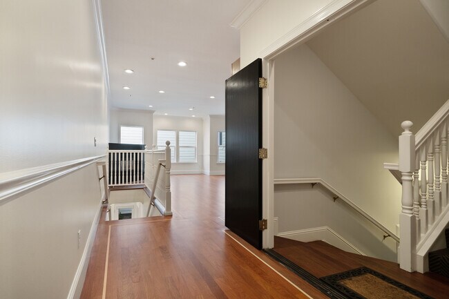 Foto del edificio - 3043 22nd St