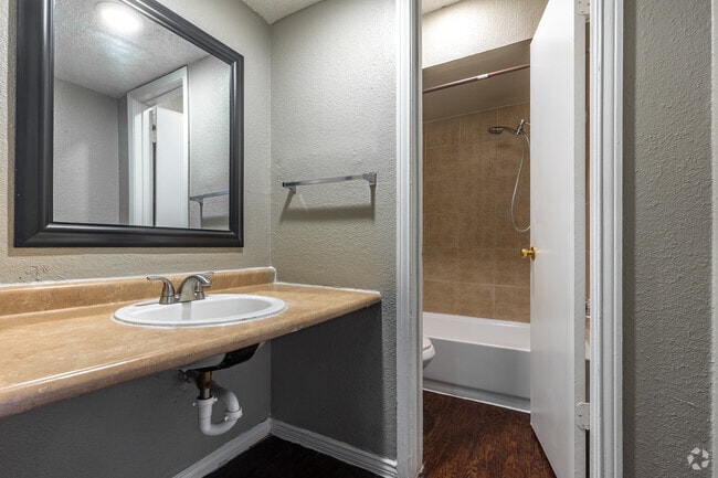 1 habitación, 1 baño - 750 pies cuadrados - Baño - Sierra Nevada