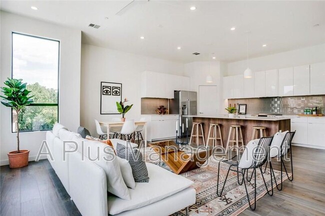 Foto del edificio - 4708 Monarch St