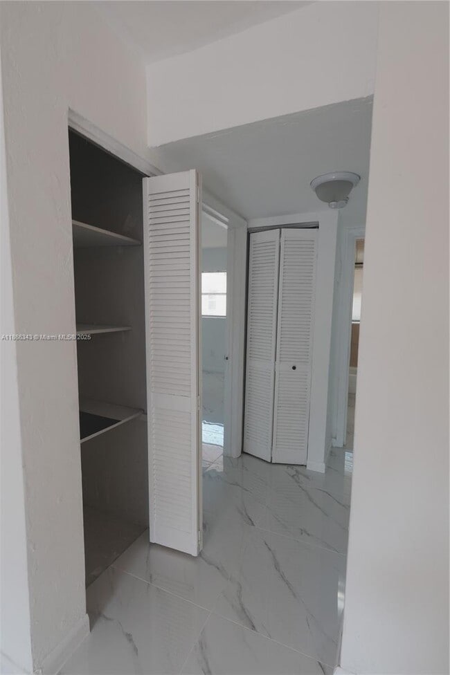 Foto del edificio - 1245 W 24th St