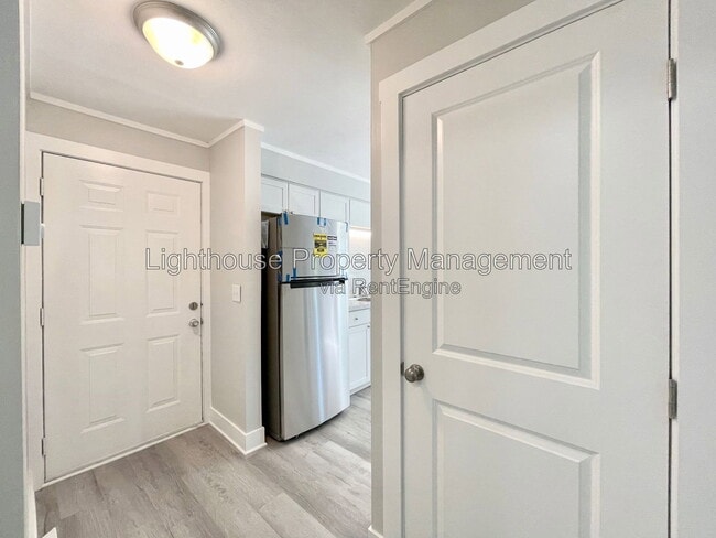 Building Photo - 1480 Carmil Dr