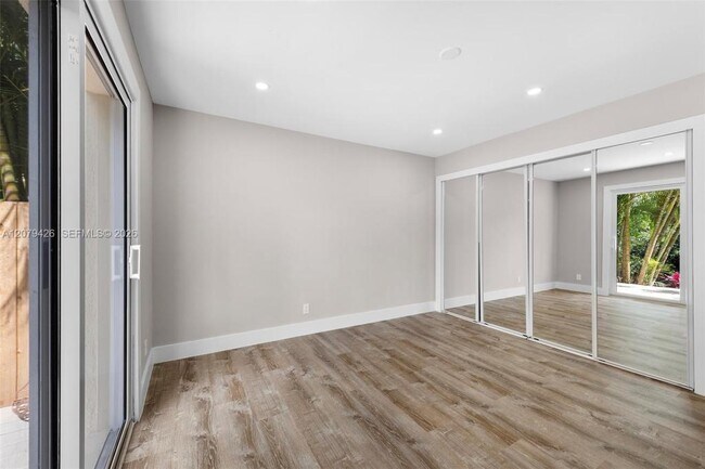 Building Photo - 1400 NE 54th St