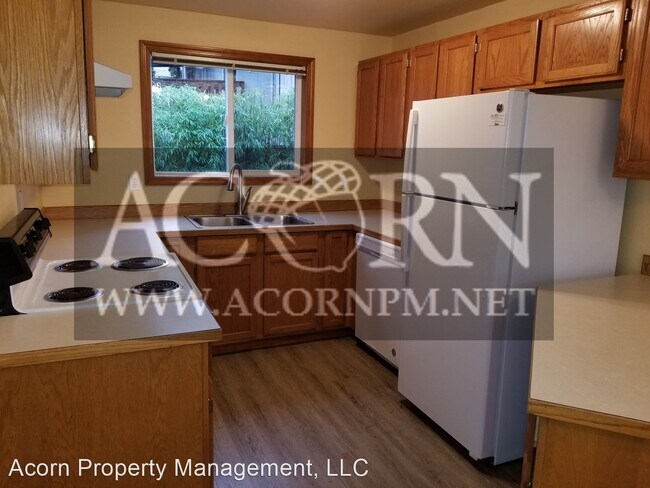 Building Photo - 2 br, 2 bath House - 325 S 67th