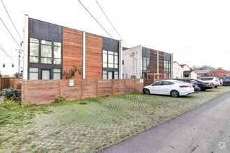 Building Photo - 501 S Cloverdale St