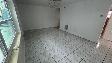 Building Photo - 1420 NE 171 St