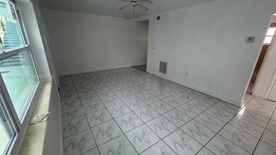 Building Photo - 1420 NE 171 St