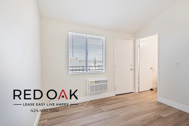 Foto del edificio - Charming One Bedroom with Sunlit Open Floo...