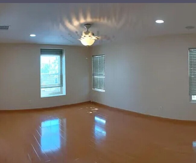Building Photo - 11433 Mountain View Dr