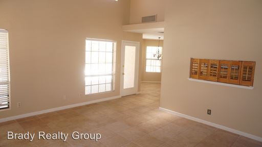 Building Photo - 5421 Singing Hills Dr