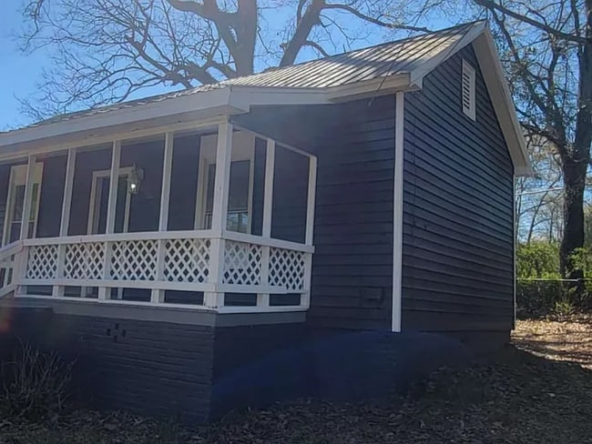 Building Photo - 810 Monroe St