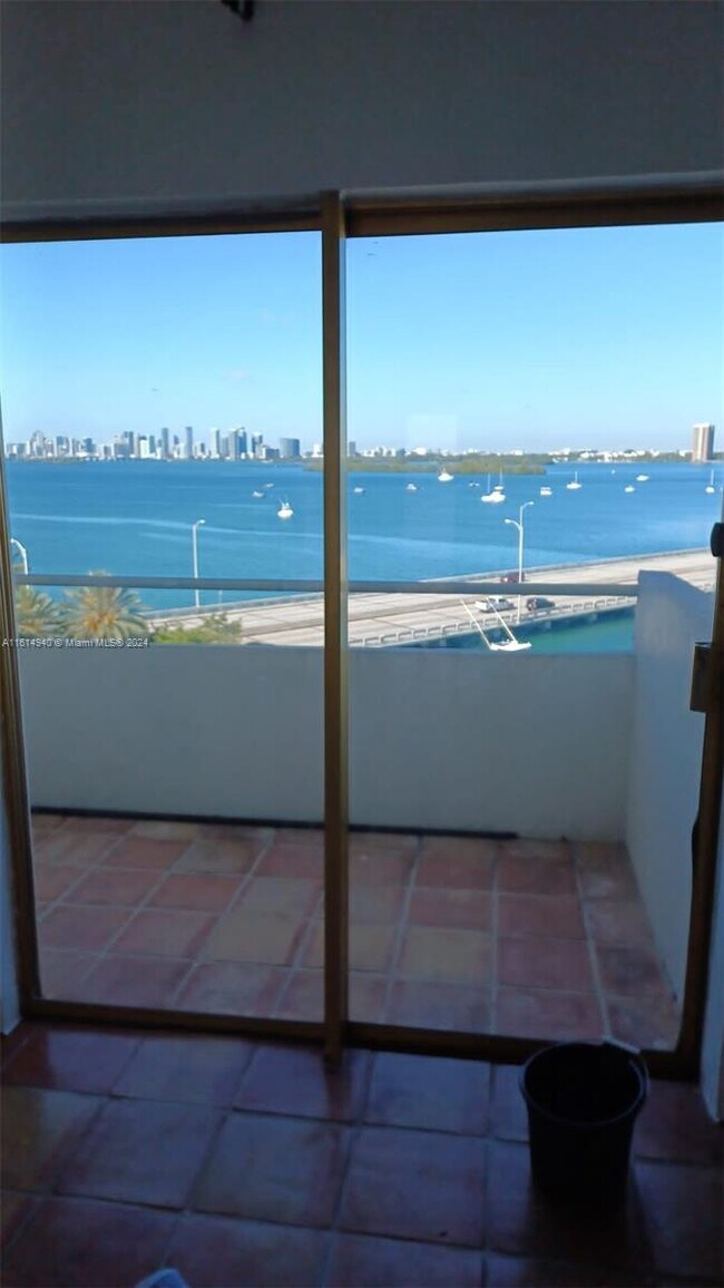 Foto del edificio - 7904 West Dr