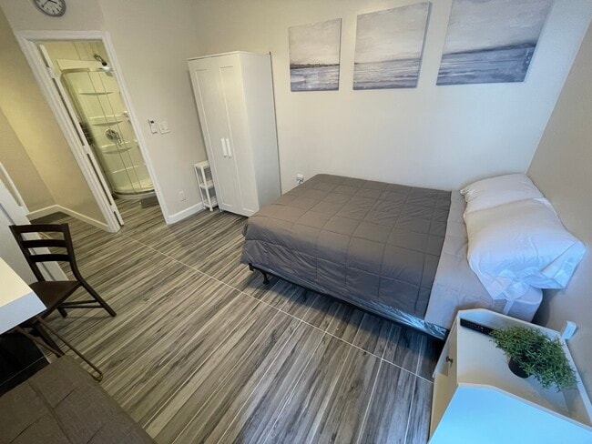 Fully Furnished Unit - 1620 N 23rd Ave