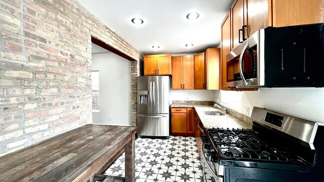 Building Photo - 2702 N Artesian Ave