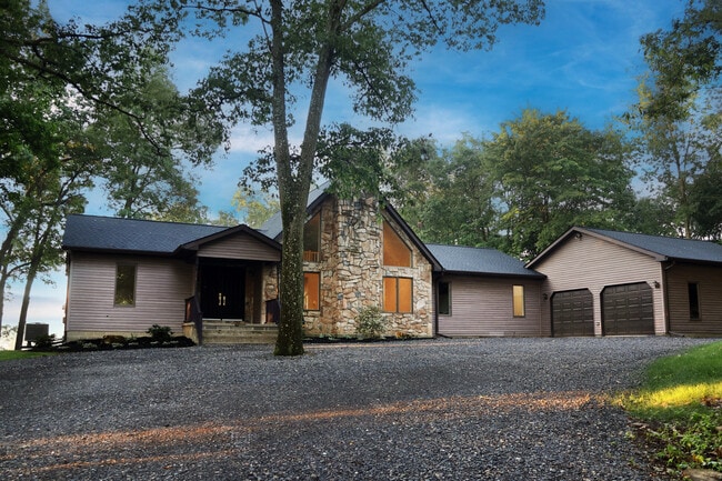 Building Photo - 314 Bear Hollow Rd