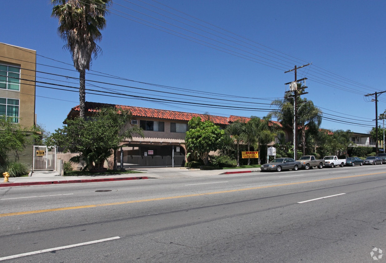 Kester Garden Apartments - 6235-6237 Kester Ave