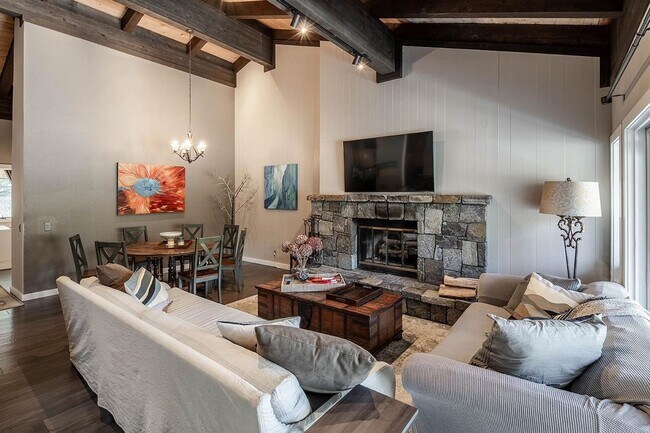 Foto del edificio - Elevated Olympic Valley Two-Bedroom Condo