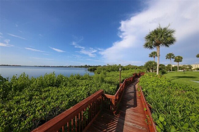 Foto del edificio - 1634 Stickney Point Rd