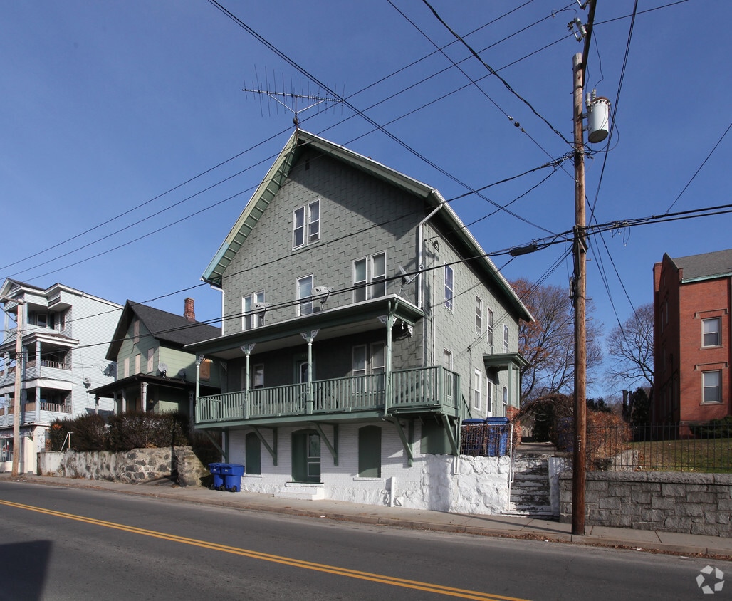 Primary Photo - 571 Baldwin St