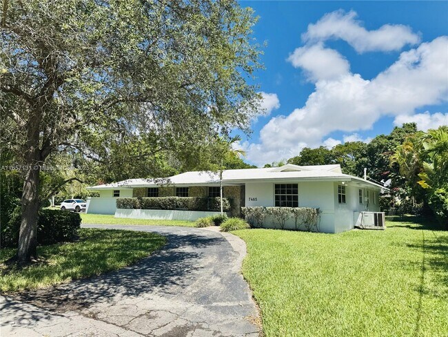 Foto del edificio - 7485 SW 126th St