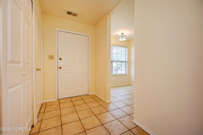 Foto del edificio - 311 Towne Dr
