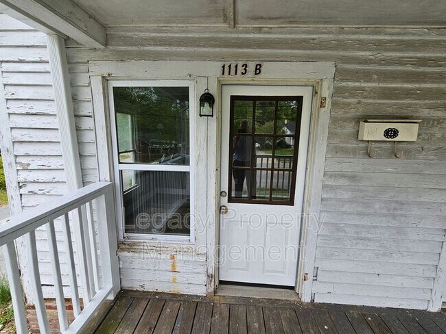 Building Photo - 1113 N Mebane St