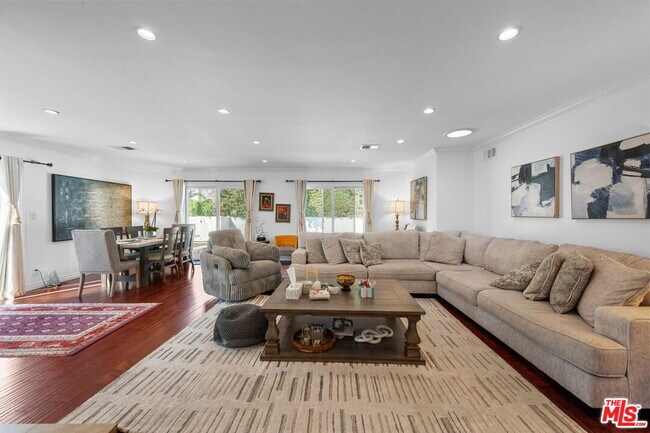 Foto del edificio - 5739 Cahill Ave