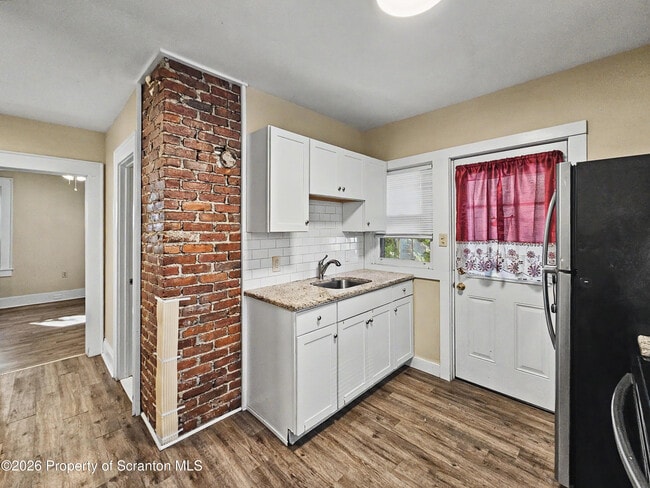 Building Photo - 1614 Linden St
