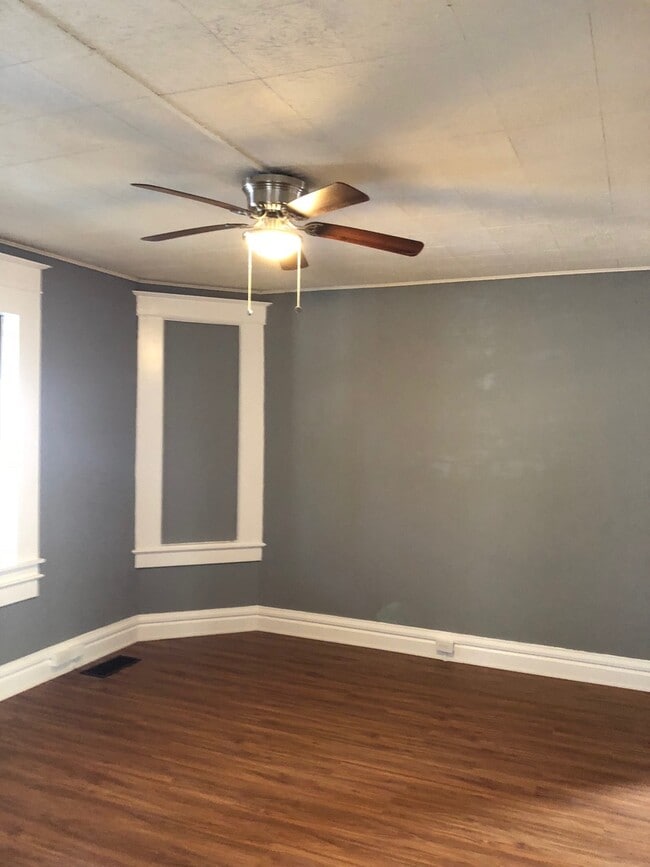 Building Photo - Downtown Apartment