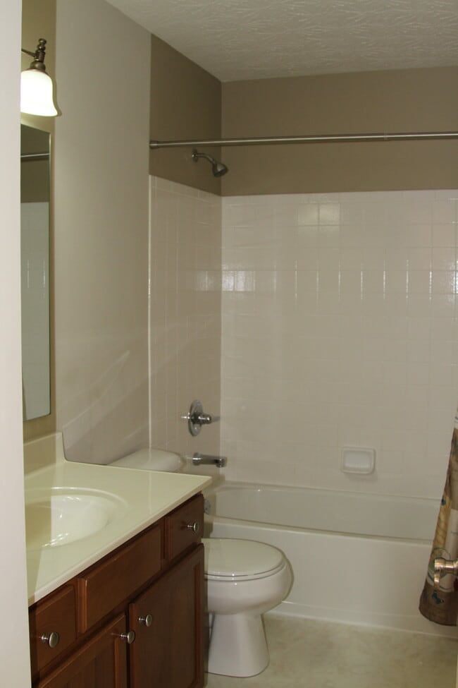 second full bath - 9168 Belvedere Ct