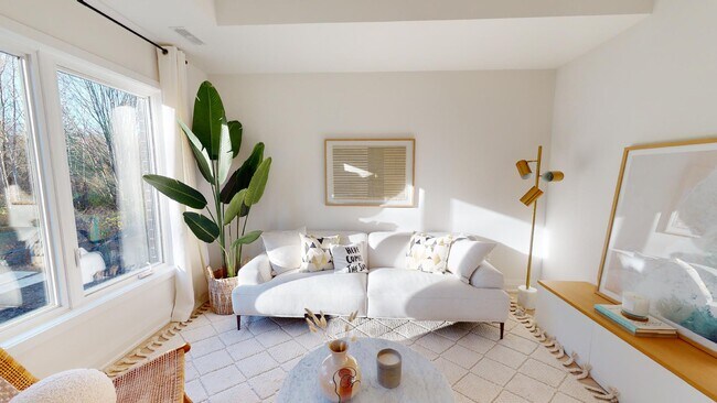 Building Photo - 3BR Townhome with Private Rooftop Terrace ...