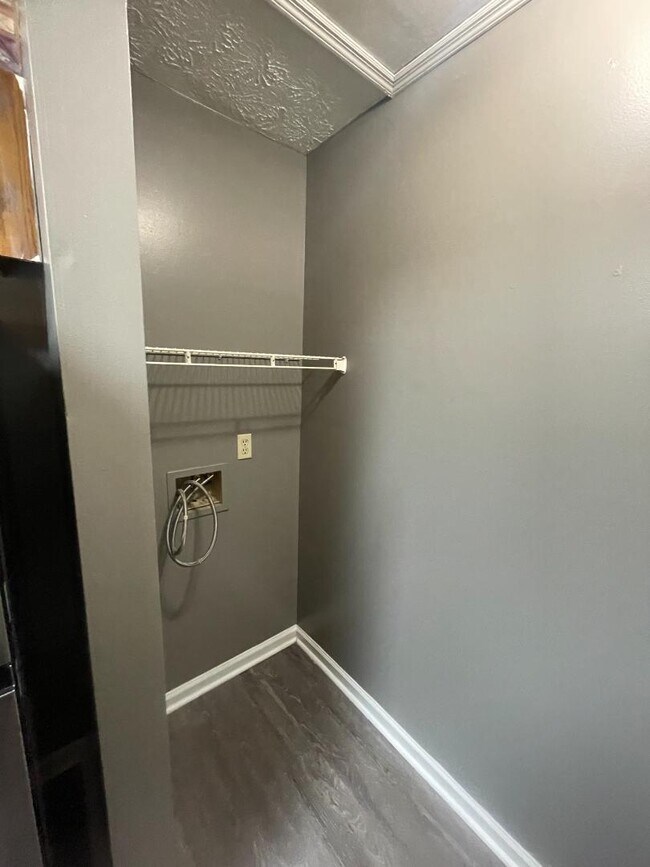 Foto del edificio - 98 Andrea Dr