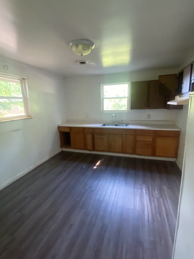 Building Photo - 1336 Tune Ave
