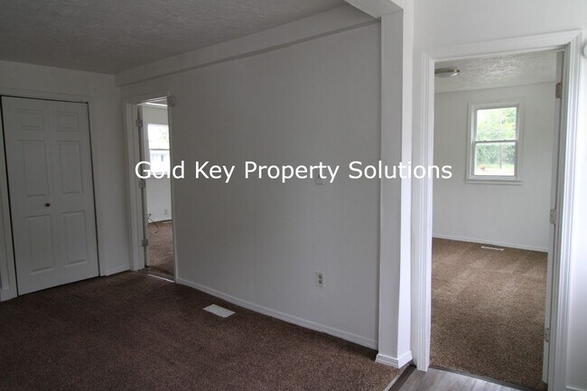 Building Photo - 1400 E 5th Street