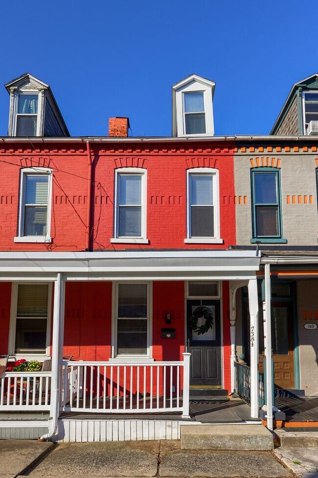 Building Photo - Beautiful Lancaster City Townhome