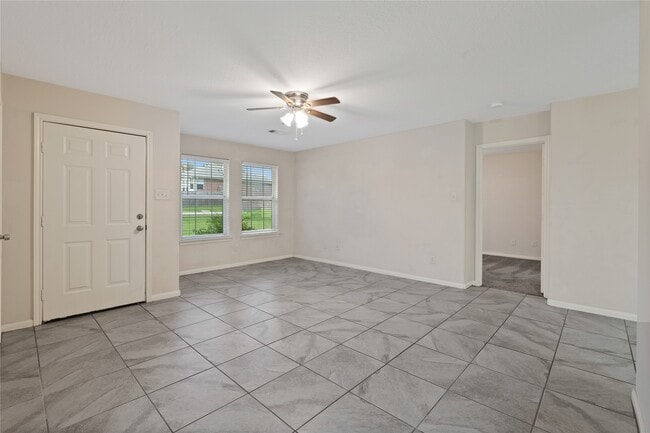 Foto del edificio - 12502 Hackberry Dr