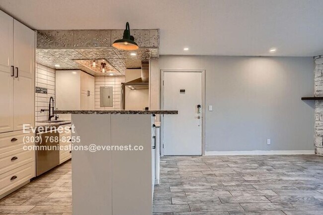 Building Photo - Stylish One-Bedroom Condo in Prime Denver ...