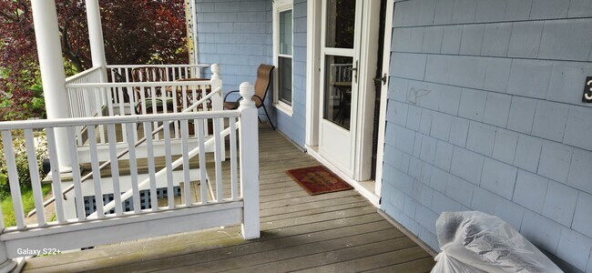 Foto del edificio - 389 Newport Ave