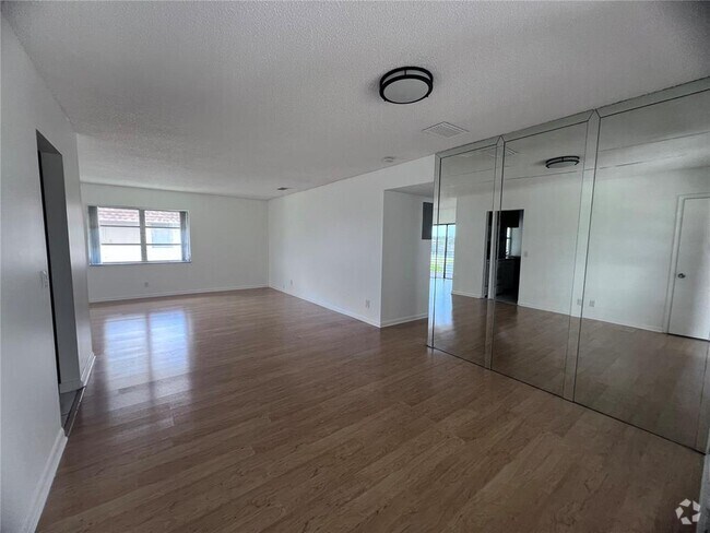 Building Photo - 2430 SW 81st Ave