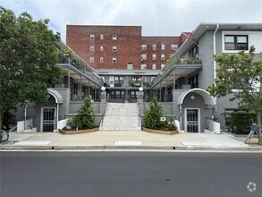 Building Photo - 470 E Broadway
