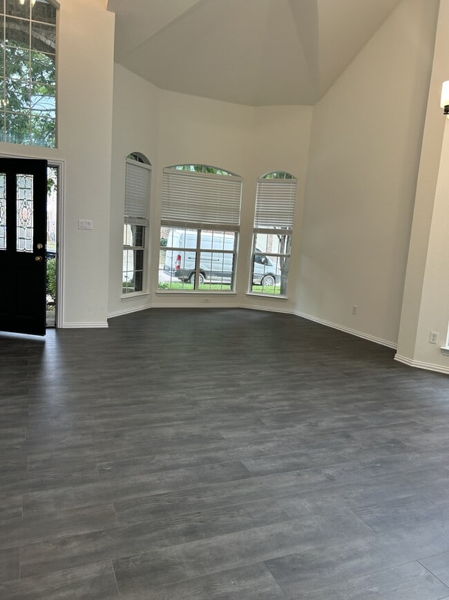 Building Photo - 412 Cypress Hill Dr