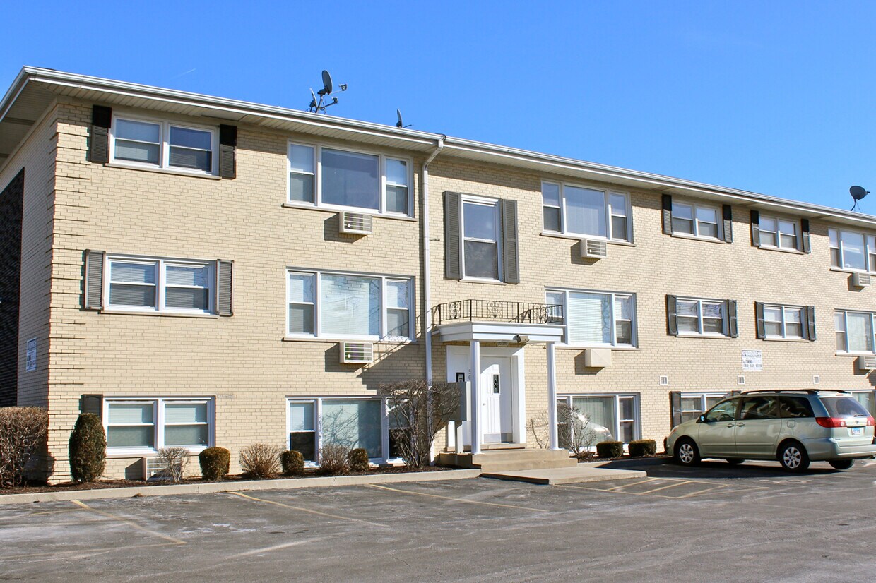 Primary Photo - 4932 N Leonard Dr