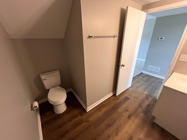 Building Photo - Beautiful Remodeled 2 Bedroom in Richmond!