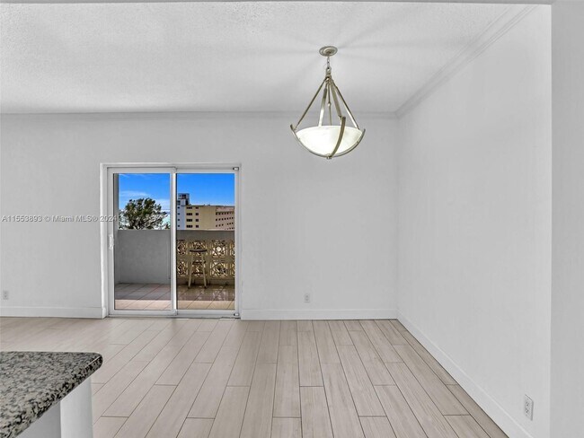 Building Photo - 320 S Surf Rd