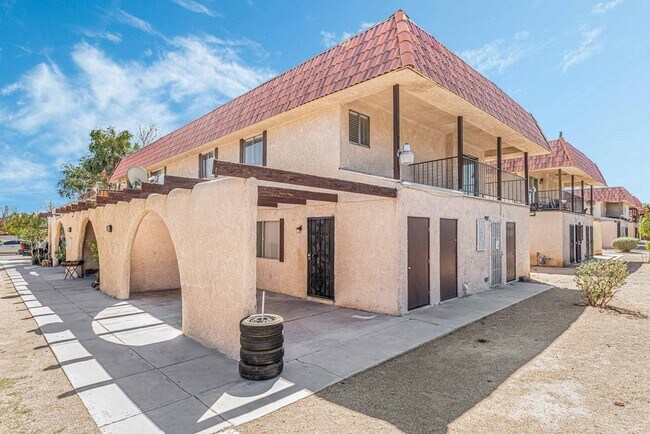 Building Photo - 1701 Cordoba Ln