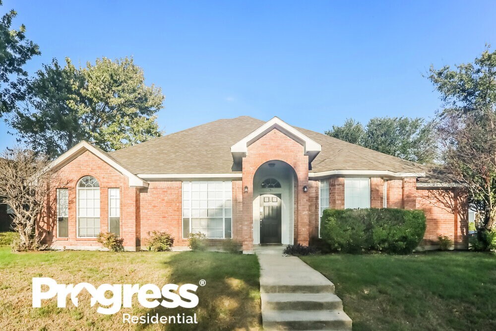Primary Photo - 701 Bridle Dr