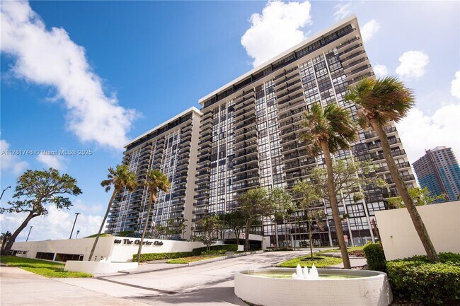 Foto del edificio - 600 NE 36th St
